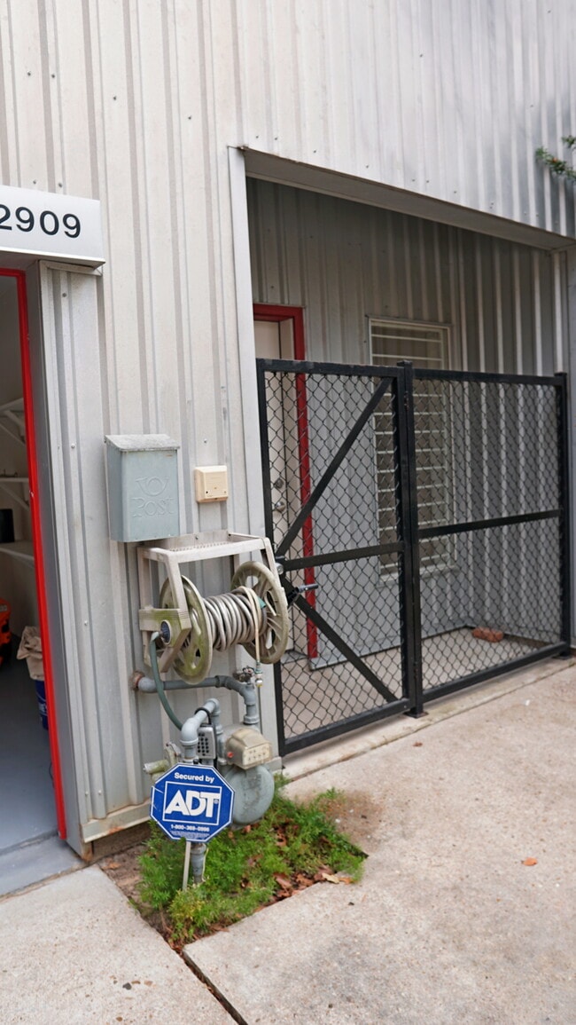 Building Photo - 2909 Albany St