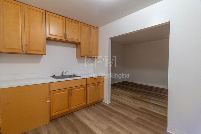 Building Photo - 3814 N California St