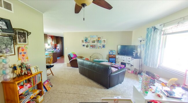 Foto del edificio - Country Living in Manhattan + 1.5 Acres + Close to Stagg Hill Golf Course! Available July 3rd!