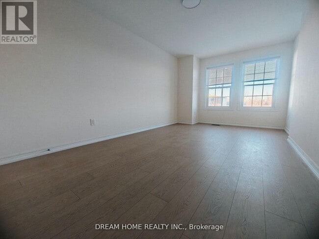 Building Photo - 10587 Woodbine Ave