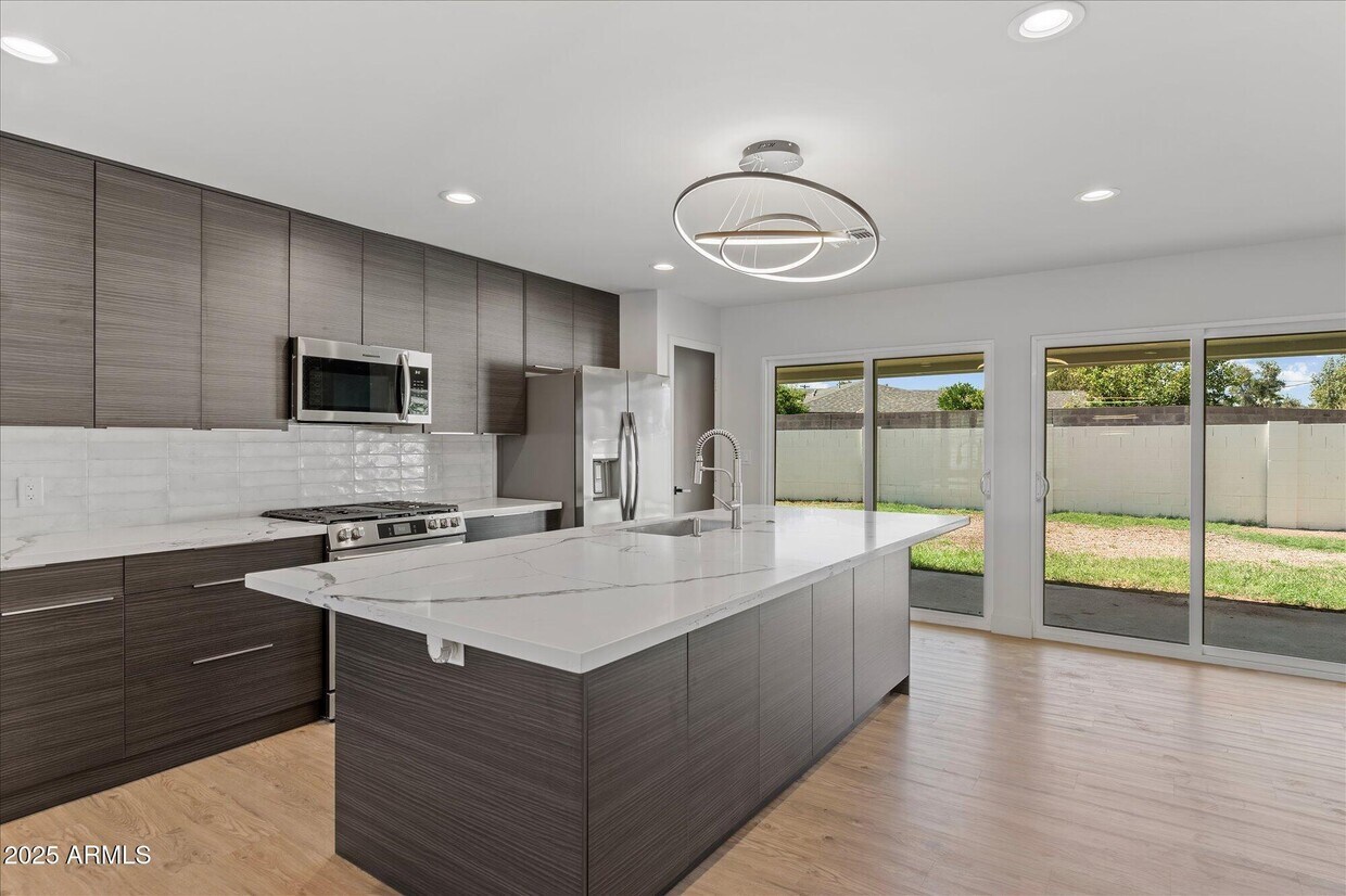 Foto principal - 8112 E Virginia Ave