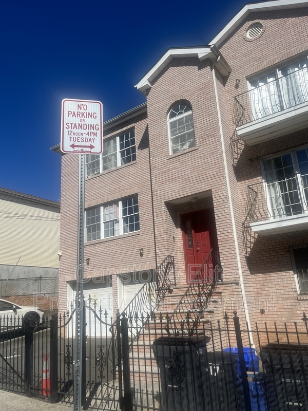 Foto del edificio - 161-163-163 Sussex Ave