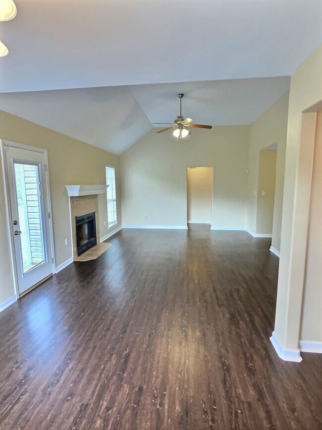 Foto del edificio - 3 BD 2 BA home in the St. Martin School District of Ocean Springs