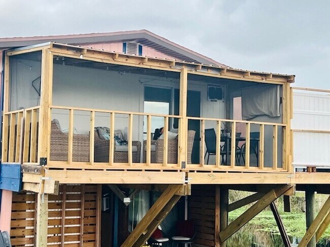 Building Photo - Charming 2BR WATERFRONT Cabin in Cocoa