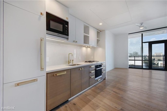 Building Photo - 1 br, 1 bath Condo - 70 Rainey St Apt 1310