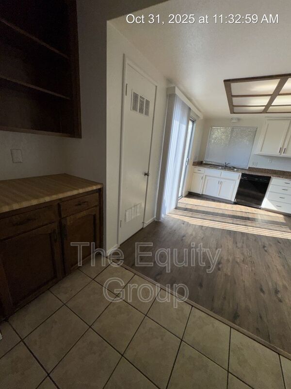 Foto del edificio - 1347 S Court St