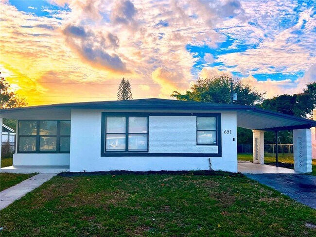 Photo - 651 SW 28th Dr House