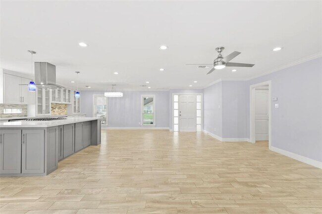 Foto del edificio - 8115 Langdon Ln