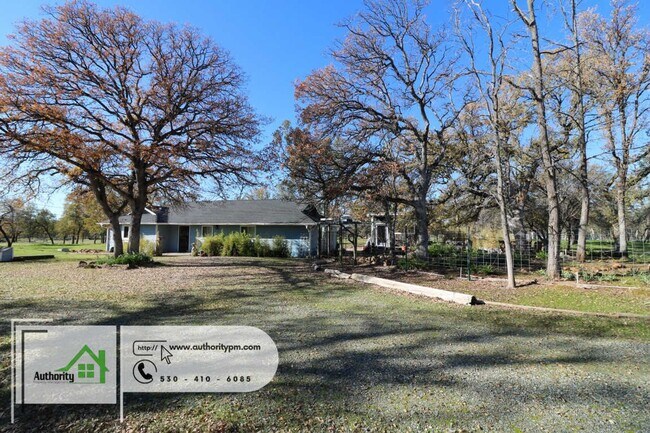 Foto del edificio - 21451 Kirkwood Manor Dr. | Fenced 10 Acre ...