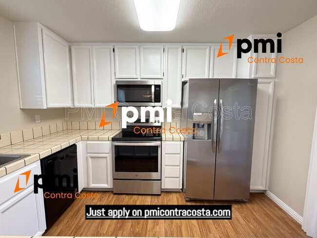 Photo - 974 Signal Ct House