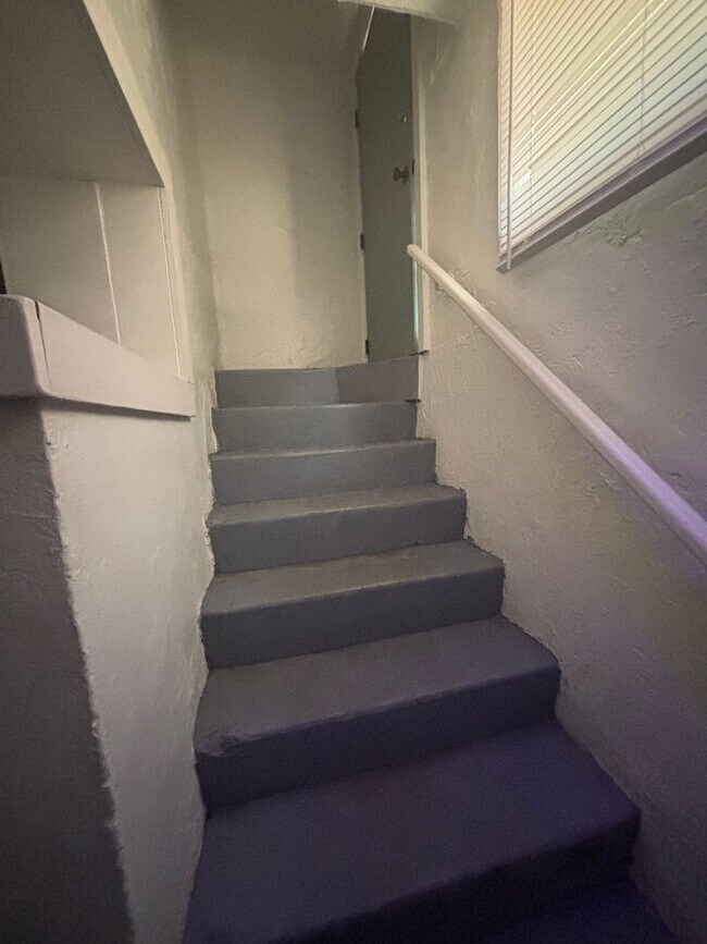 Foto del edificio - Beautifully Updated Studio Near WSU – All Utilities Included