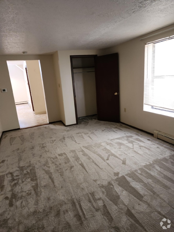 Building Photo - 614 Olive Ln