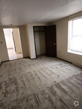 Building Photo - 614 Olive Ln