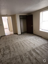 Building Photo - 614 Olive Ln