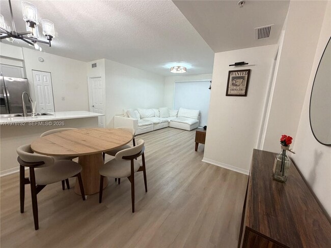 Foto del edificio - 6851 SW 44th St