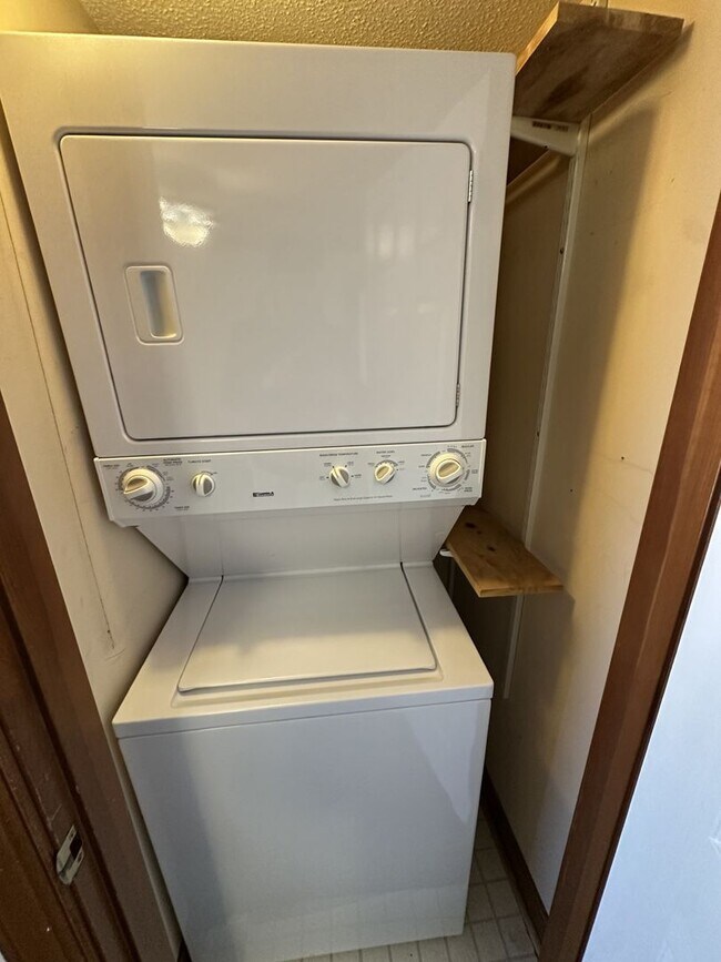 Building Photo - 1 Bedroom 1 Bathroom Condo!