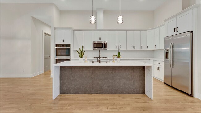 Building Photo - 73 Wyndemere Dr