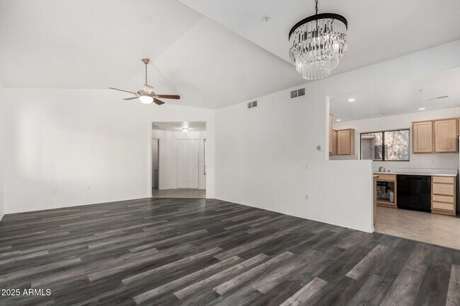 Foto del edificio - 15225 N 100th St