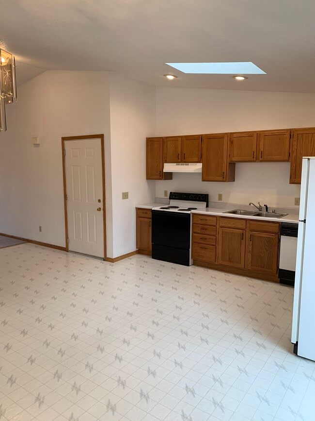 Building Photo - 2167 Sunnyslope Dr