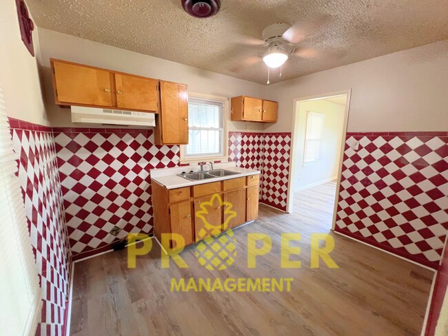 Foto del edificio - 2 bedrooms 1 bathroom house