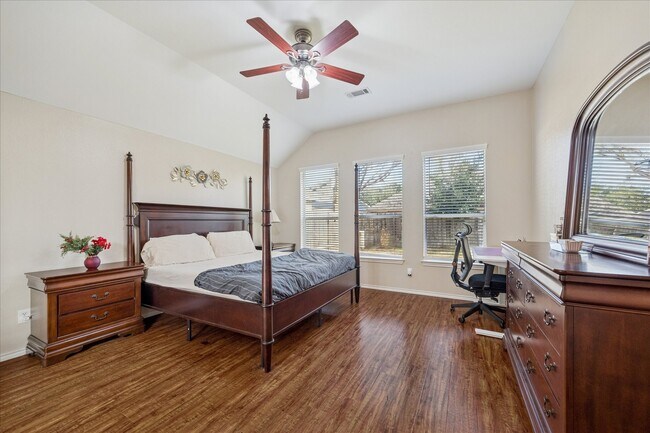 Foto del edificio - 5019 Peabody Hill Ln