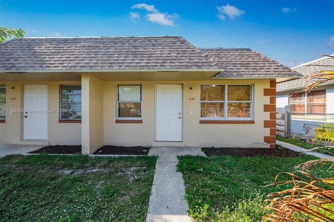 Foto del edificio - 1619-1621 NW 8th Ave