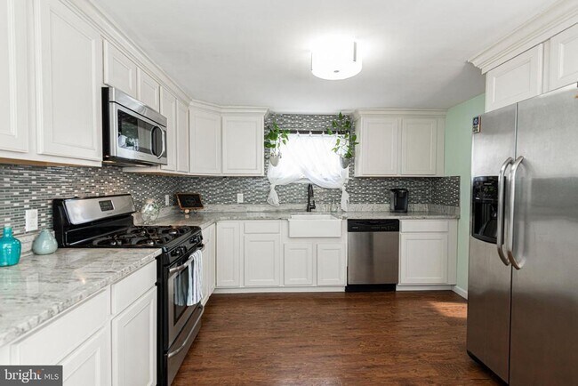 Building Photo - 355 Dehaven St