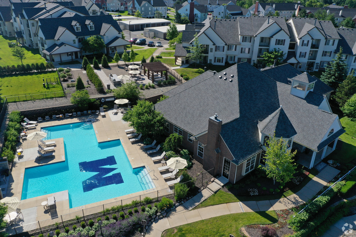 Piscina y Clubhouse | The Villas at Main Street | Apartamentos Ann Arbor - The Villas at Main Street