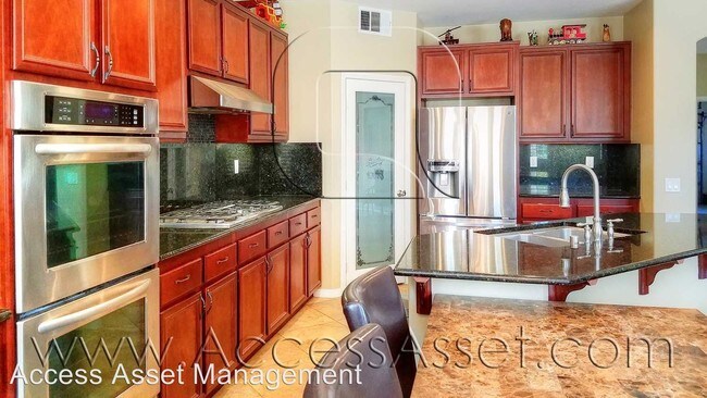 Foto del edificio - 6 br, 5 bath House - 53099 Memorial St.