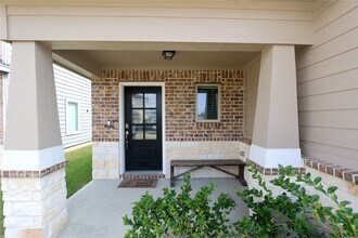 Building Photo - 6927 Escondido Dr Building Photo - 6927 Escondido Dr