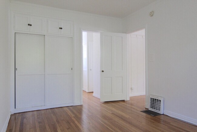 Foto del edificio - 10364 Ashton Ave