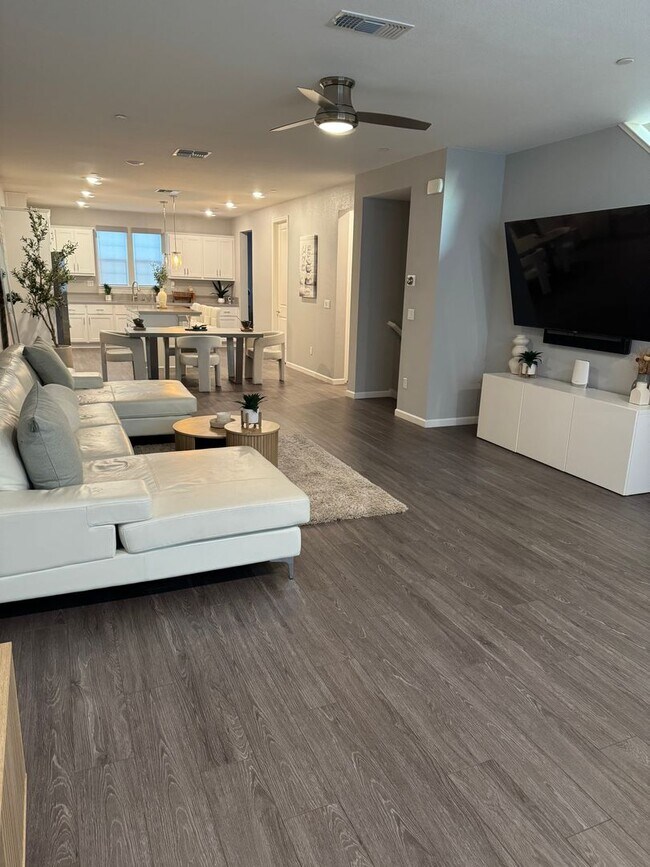 Foto del edificio - 4 Bed 3 Bath 2 Car Garage