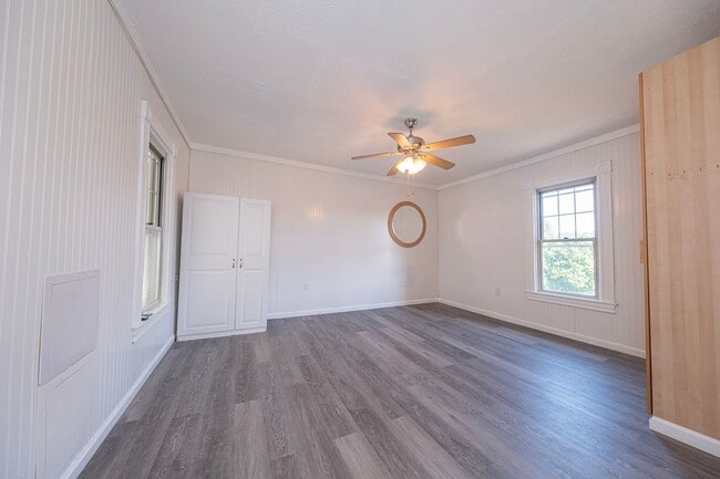 Building Photo - Spacious 4 Bedroom 2.5 Bath Home For Rent