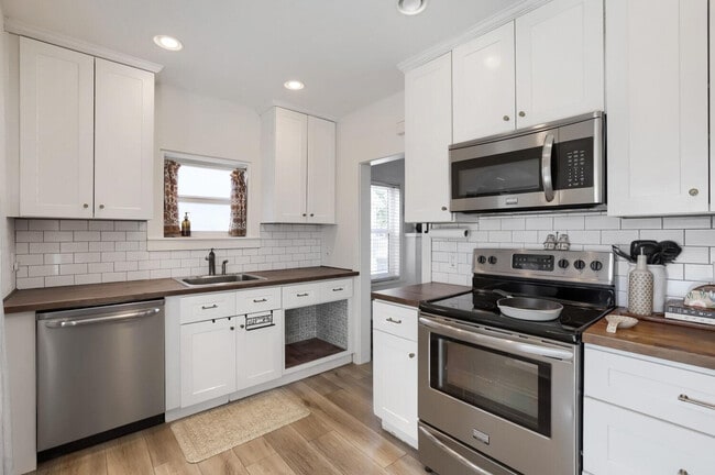 Building Photo - 2026 North 23rd Pl