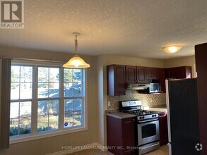 Building Photo - 573 Chablis Dr