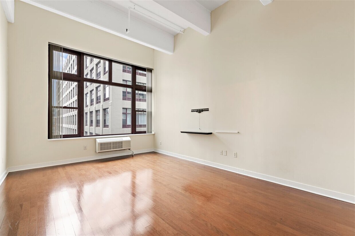 Primary Photo - 1500 Hudson St