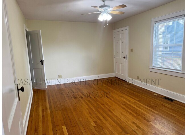 Building Photo - Charming 2 Bed 1 Bath in the Tree Streets!