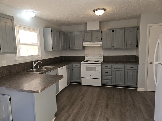 Foto del edificio - 5845 Hunting Ridge Rd