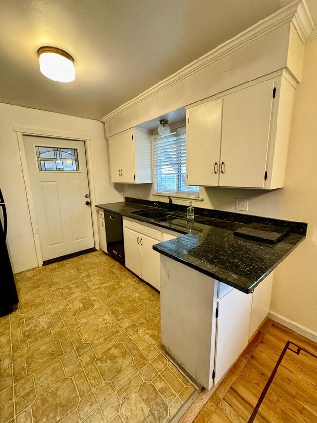 Building Photo - 3 Bedroom Home in West Valley! $200 off se...