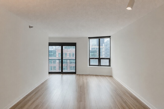 Building Photo - 400 N La Salle Dr