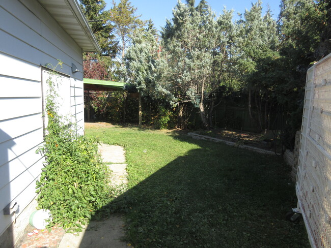 Photo du bâtiment - 8920 180 St NW