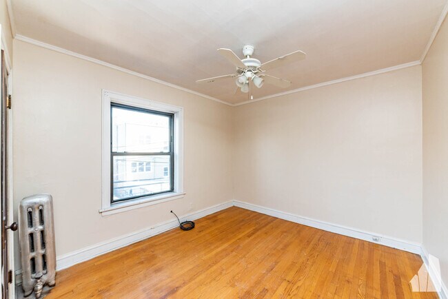 Foto del edificio - 4414 N Artesian Ave