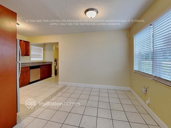 Building Photo - 854 W Jasmine Dr