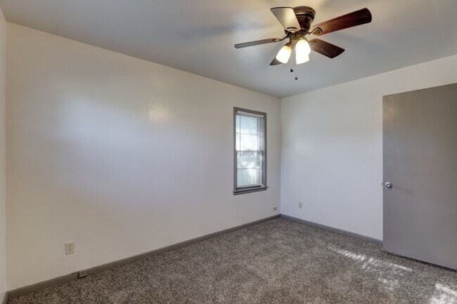 Building Photo - 4 Bedroom rental