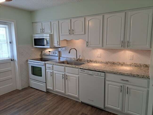 Kitchen - 90 Fulton Dr SE
