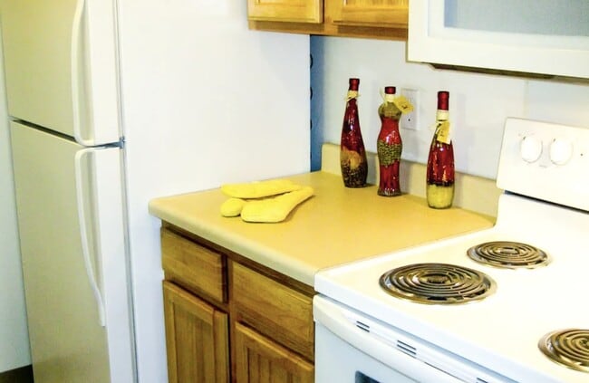 Building Photo - 260 N Maple Rd