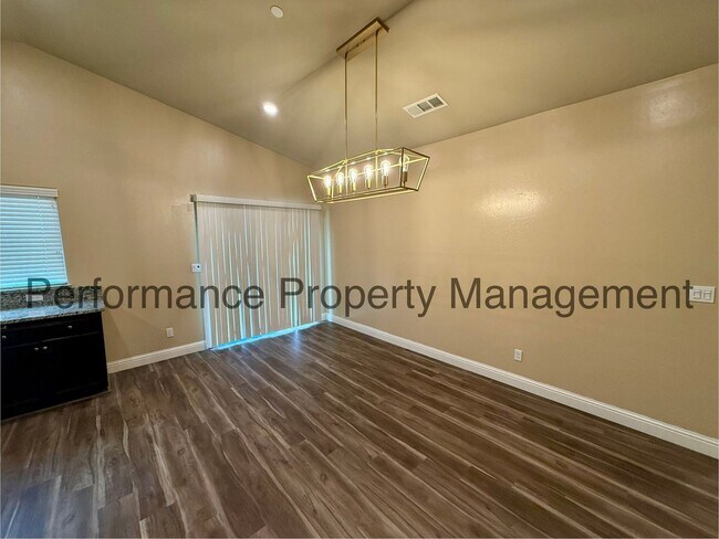 Foto del edificio - Charming 4 Bed/2 Bath SW Home w/ Solar & $0 Deposit Option