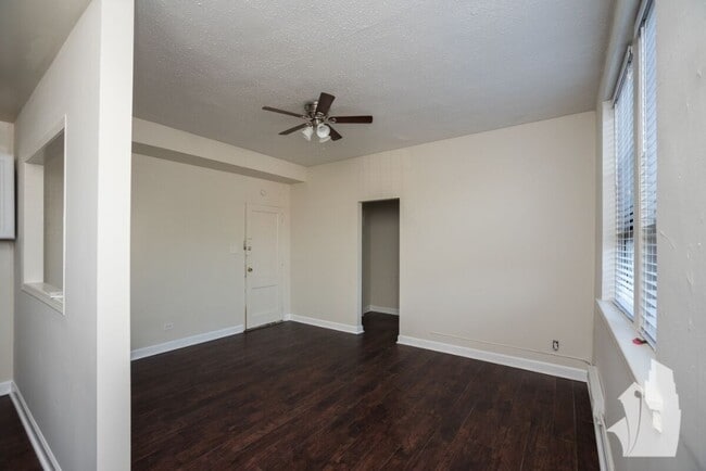 Foto del edificio - 3342 N Marshfield Ave