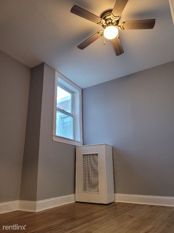 Building Photo - 3 br, 1 bath House - 2043 S 68th St