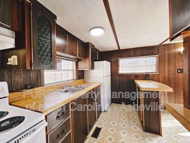 Building Photo - 59 Magic Dr